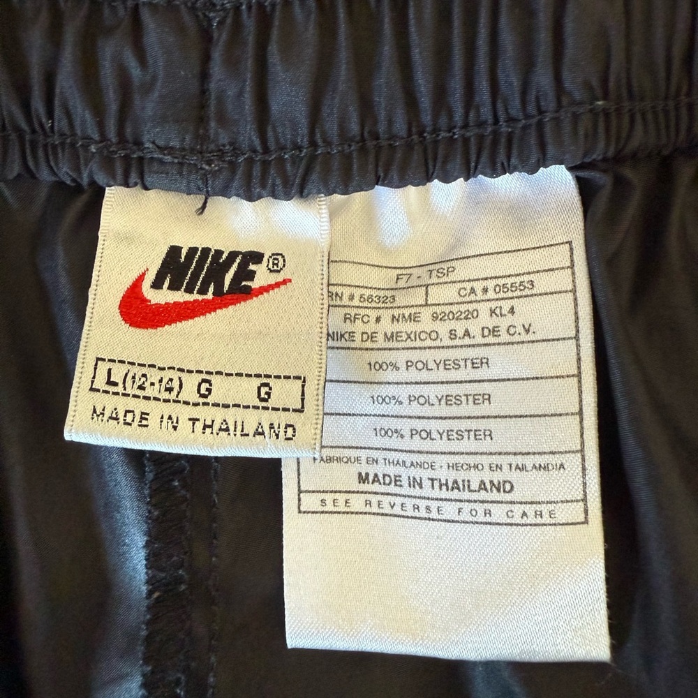 Nike Women’s Black Clima Fit Wind Rain Athletic Sweatpants Zip Leg - Picture 5 of 9